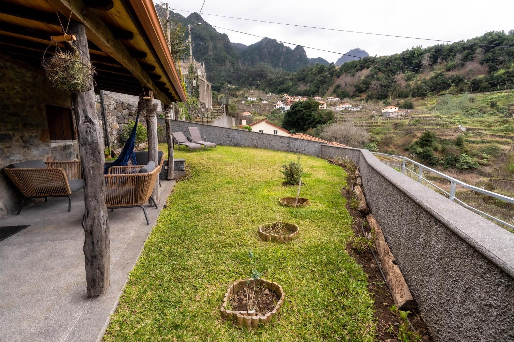 São Vicente Madeira Bird House - House In The Mountains With Gardenヴィラ エクステリア 写真